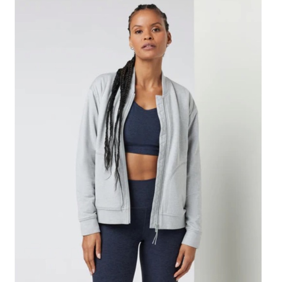 Vuori Women's Medium Halo Basin Bomber Pale Grey Heather NWT 4-Way Stretch - Picture 7 of 8